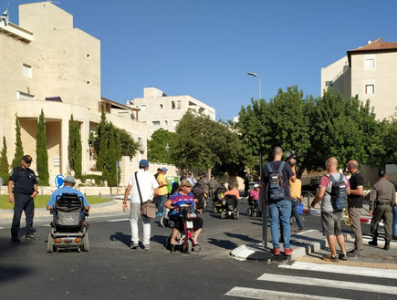 מחאת הנכים בבית הכרם בירושלים (צילום: דוברות מאבק הנכים)
