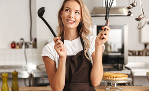 אישה במטבח (צילום: shutterstock)