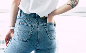 מכנסי ג'ינס מאחור (צילום: Iryna Gyrych/shutterstock)