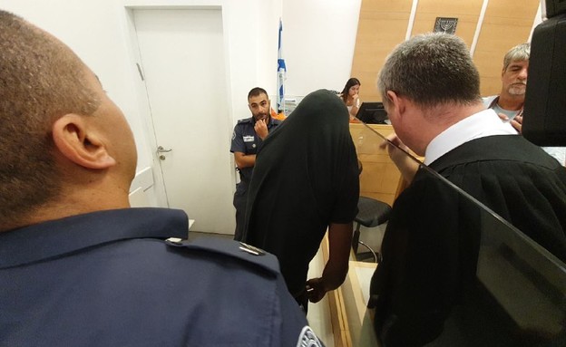 אברהם קסטה, הנאשם בתקיפת ערבי במכולת בנתניה, בדיון בבית המשפט (צילום: החדשות 12, החדשות12)