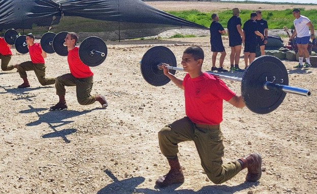 שיטת האימון של צנחנים (צילום: באדיבות גרעיני החיילים)