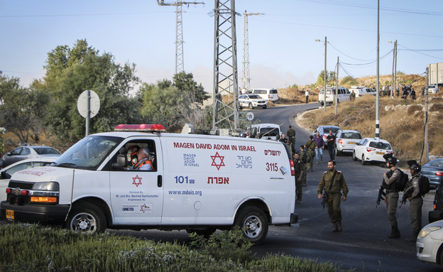 זירת הפיגוע בגוש עציון  (צילום: גרשון אלינסון, פלאש/90 )