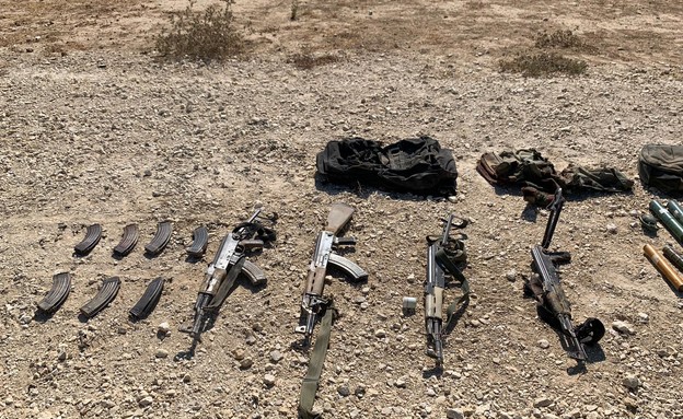 כלי הנשק שנתפסו על המחבלים שניסו לחדור לישראל מעזה (צילום: דובר צה
