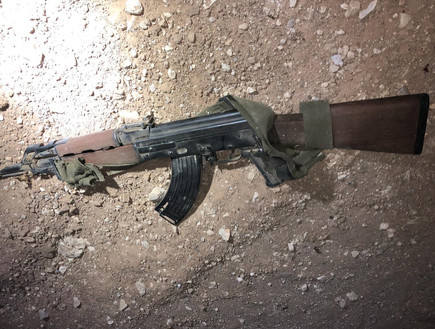 הנשק שהביאו המחבלים שניסו לחדור את גבול עזה (צילום: דובר צה''ל, דובר מד