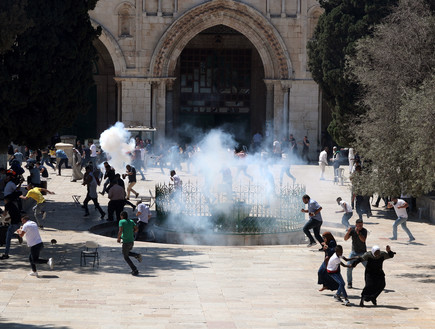 עימותים אלימים בהר הבית (צילום: רויטרס, רויטרס_)