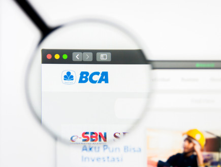 לוגו BCA בנק מרכז אסיה (צילום: shutterstock -  Pavel Kapysh)