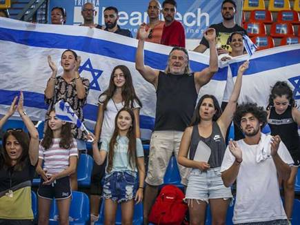 הקהל הישראלי תמך, אך הפעם מול ספרד זה לא הספיק (FIBA) (צילום: ספורט 5)