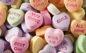 סוכריות בצורת לבבות (צילום: Brent Hofacker
, ShutterStock)