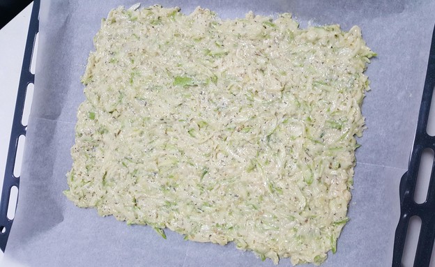 פיצה פשטידה - לפני האפייה פיצה פשטידה - לפני האפייה