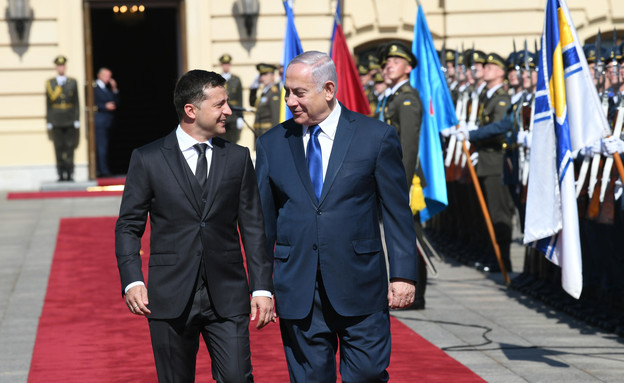 ראש הממשלה בנימין נתניהו עם נשיא אוקראינה וולודימיר זלנסקי  (צילום: עמוס בן גרשום, לע"מ)