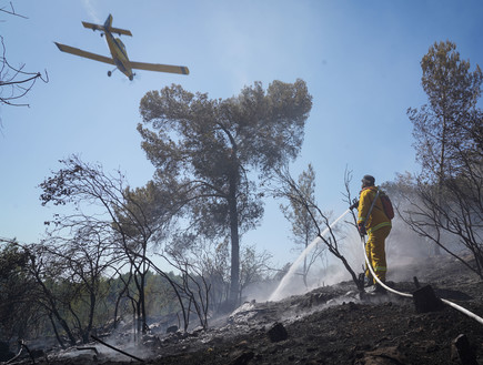 שרפה בבית מאיר ישראל  (צילום: AP / FLASH 90, פלאש/90 )