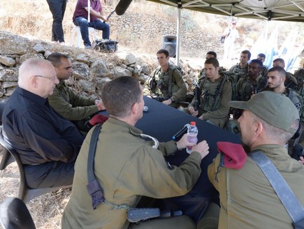 ריבלין באוגדת יהודה ושומרון (צילום: דובר צה''ל, דובר צה