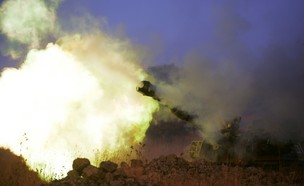 טנק בהפגזה (צילום: David Silverman/Getty Images)