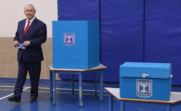 בנימין נתניהו מצביע בבחירות אפריל 2019 (צילום: חיים צח, לע