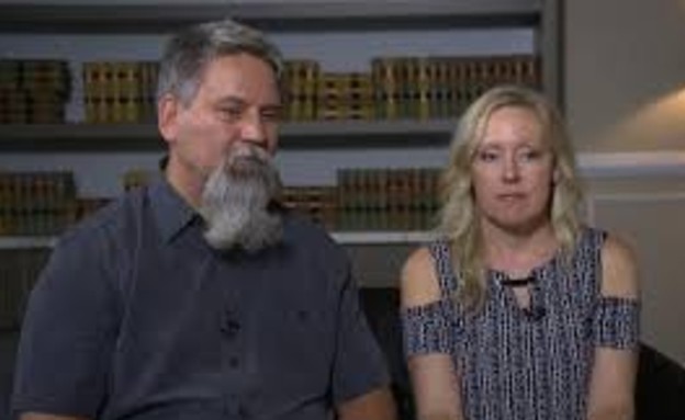 בני הזוג שהתגרשו אחרי הטעות במכון ההפריה (צילום: CBS)