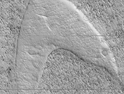 מאדים: טביעות של דיונות בתוך לבה קרה  (צילום: nasa, cnn)