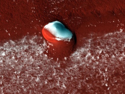 גבעת קרח בקוטב הצפוני של מאדים (צילום: JPL-caltech/uni. of arizona, CNN)