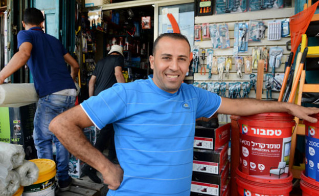 מוראד אל חריף, בעל חנות לחומרי בניין (צילום: איל יצהר, גלובס)