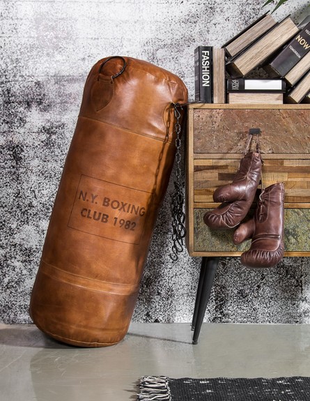 פלורליס, ג, שידה 3,500 שקל, שק אגרוף 1,800 שקל