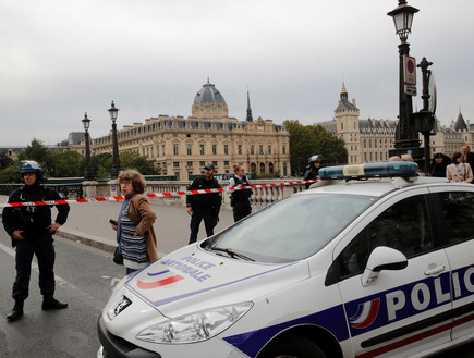 זירת הפיגוע בפריז (צילום: רויטרס_)