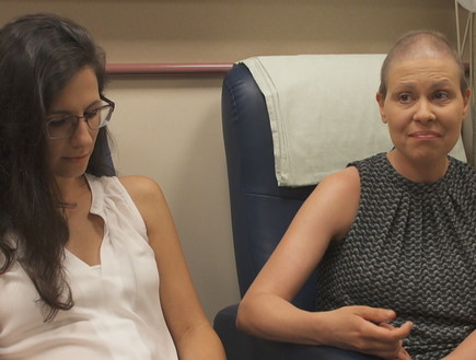 ליבי מרגולין ואחותה יאנה שחולה בסרטן  (צילום: החדשות12)