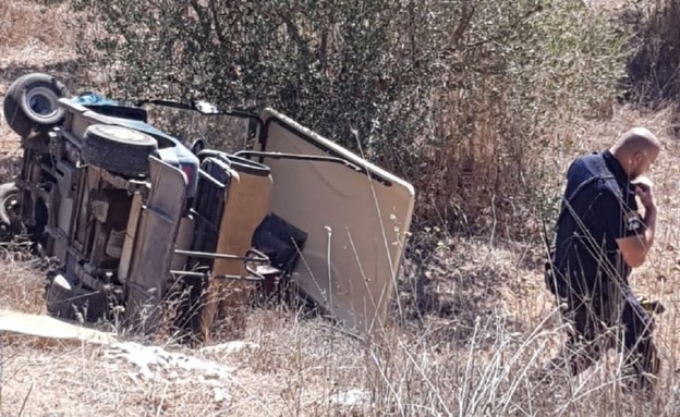 קלנועית שהתהפכה בבית עלמין נוף הגליל (צילום: דוברות המשטרה)