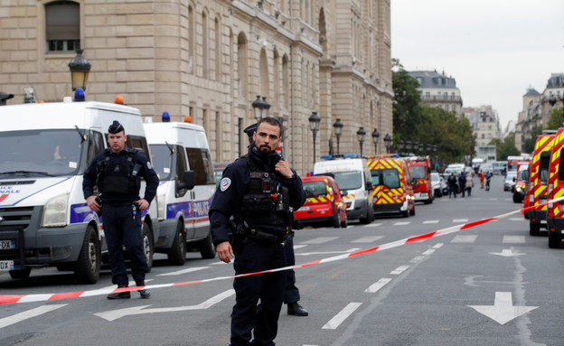 זירת הפיגוע בפריז  (צילום: רויטרס, רויטרס_)