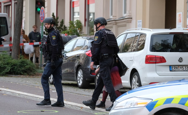 אירוע ירי ליד בית כנסת בהאלה, גרמניה (צילום: AP)