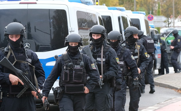 אירוע ירי ליד בית כנסת בהאלה, גרמניה (צילום: AP)