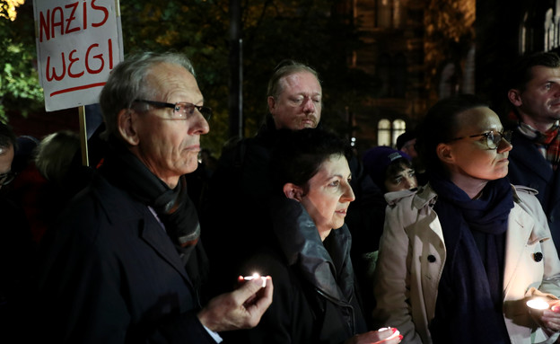 עשרות התכנסו בבית כנסת בברלין אחרי הפיגוע בהאלה (צילום: רויטרס)