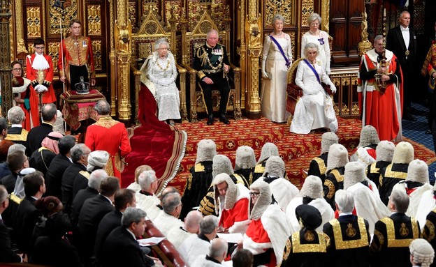 המלכה אליזבת בנאום בפרלמנט על הברקזיט (צילום: סקיי ניוז)