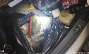הסמים שנמצאו ברכבו של הצעיר  (צילום: דוברות המשטרה)