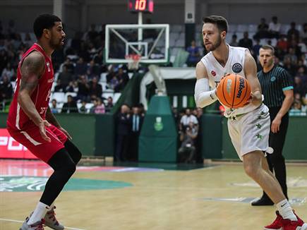למרות נסיונות רדיפה לא קלים מצד המארחים (FIBA)