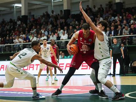 עם לא מעט קשיחות מצד הקבוצה של קטש (FIBA)