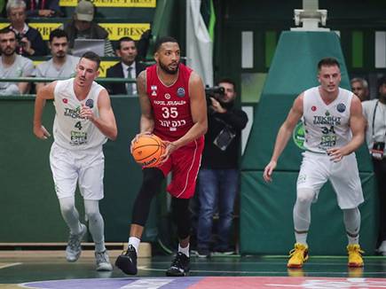 תומאס תרם את שלו (FIBA)