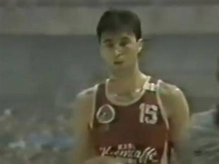 זופר אבדיה במדי הכוכב האדום (צילום מסך)