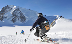 "לגלוש בשלג לבד בכסא גלגלים, בגובה 4000 מטר" (צילום: עמותת ארז)