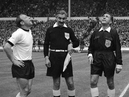 בחרמוב (באמצע). הקוון המפורסם בהיסטוריה (Getty)