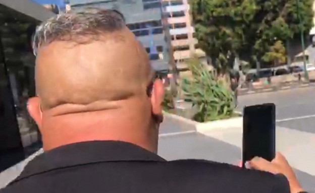 נתפס: חי ה"מיסטיקן" של אסי עזר