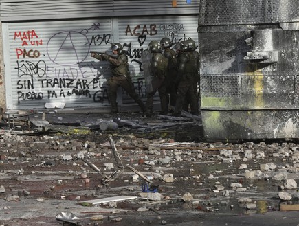 עוצר צבאי ב-16 מחוזות, צ'ילה (צילום: AP)