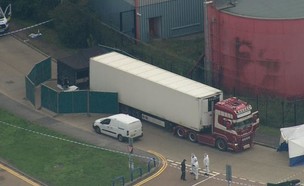 המשאית באנגליה שבה אותרו 39 הגופות (צילום: skynews)