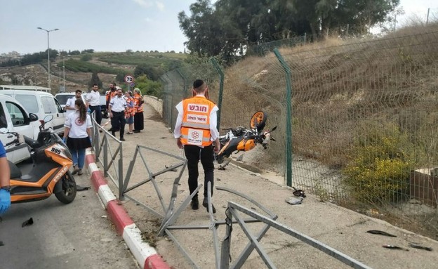תאונת דרכים בירושלים - רוכב אופנוע נהרג מפגיעת רכב (צילום: איחוד הצלה)