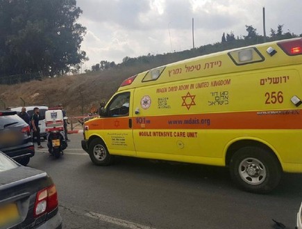 רוכב אופנוע כבן 30 נהרג מפגיעת רכב פרטי בירושלים (צילום: מדא, מד
