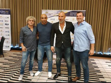 השחקנים במסיבת העיתונאים (יגאל גולדשטיין)