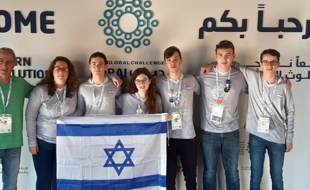 משלחת רובוטיקה של תלמידים מישראל לדובאי. (צילום: המשלחת הישראלית)