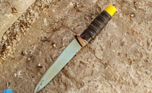 הסכין מניסיון הדקירה במערת המכפלה (צילום: דוברות המשטרה)