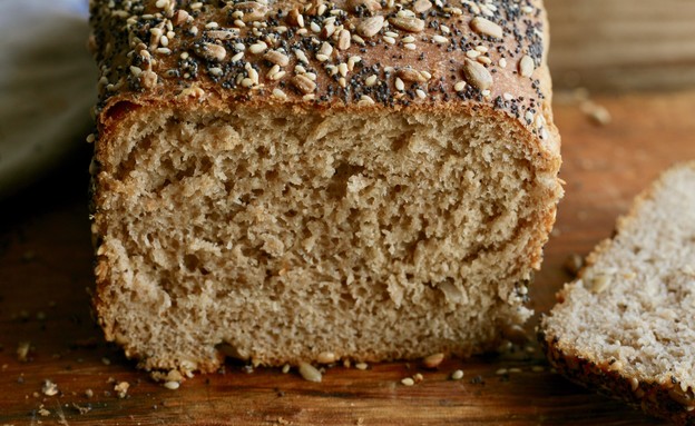לחם בריאות ללא לישה (צילום: קרן אגם, אוכל טוב)