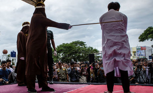 הלקאה פומבית באינדונזיה (צילום: Ulet Ifansasti, getty images)