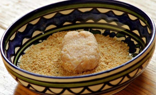 צ'יקן נאגטס - ציפוי הנאגטס מכל הצדדים צ'יקן נאגטס - ציפוי הנאגטס מכל הצדדים