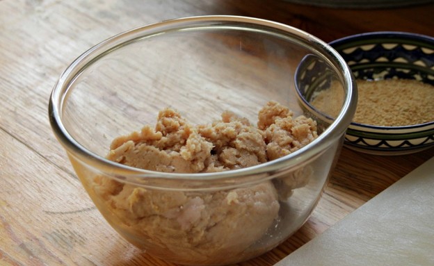 צ'יקן נאגטס - התערובת לפני שמכינים ממנה נאגטס צ'יקן נאגטס - התערובת לפני שמכינים ממנה נאגטס